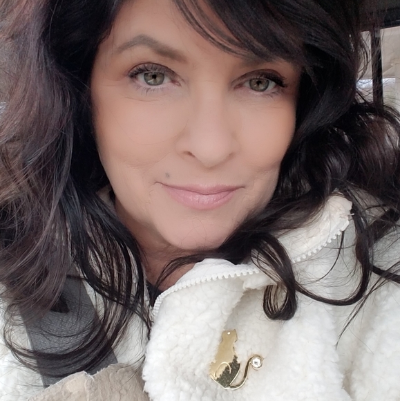 Meet your Posher.๐๐๐๐๐ - Picture 1 of 1